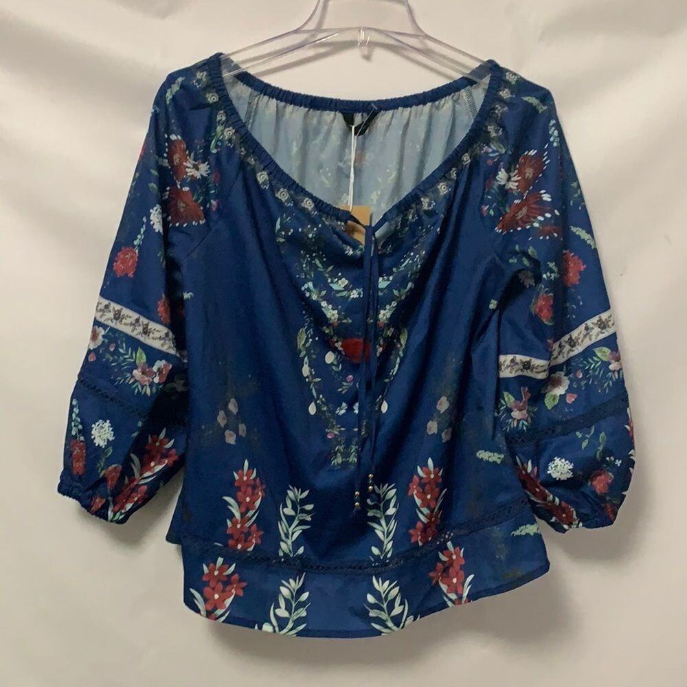 NWT TENDENCY FLORAL BLOUSE SIZE M